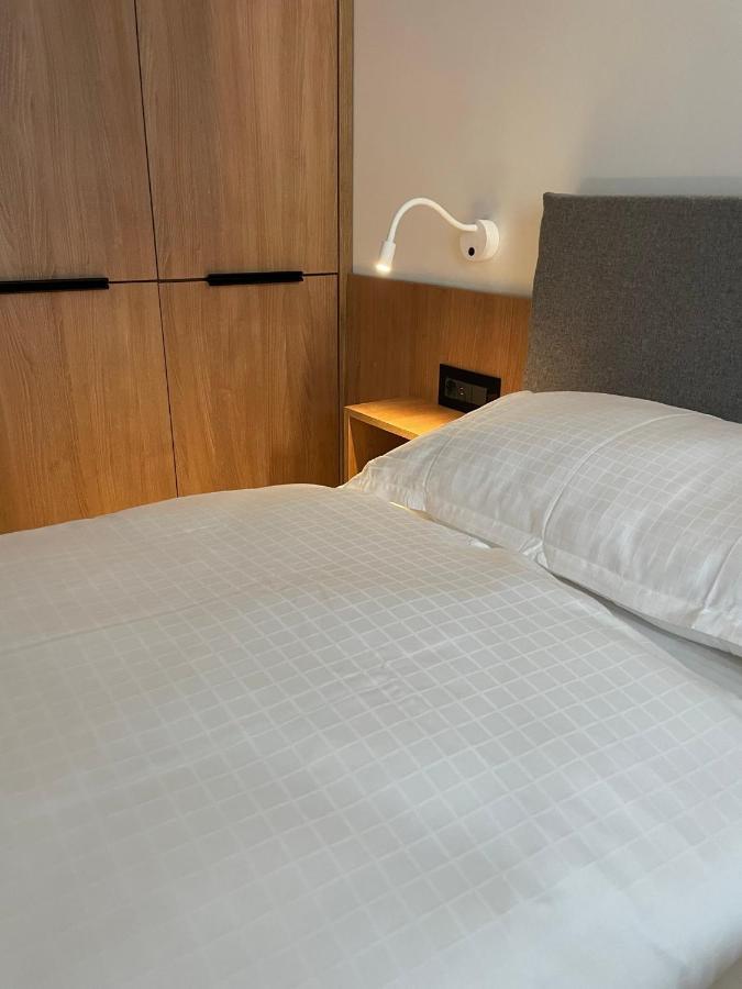 Luxury By The Lake Ap 25 Sibiu Exteriör bild