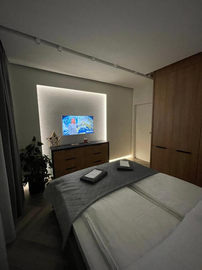 Luxury By The Lake Ap 25 Sibiu Exteriör bild