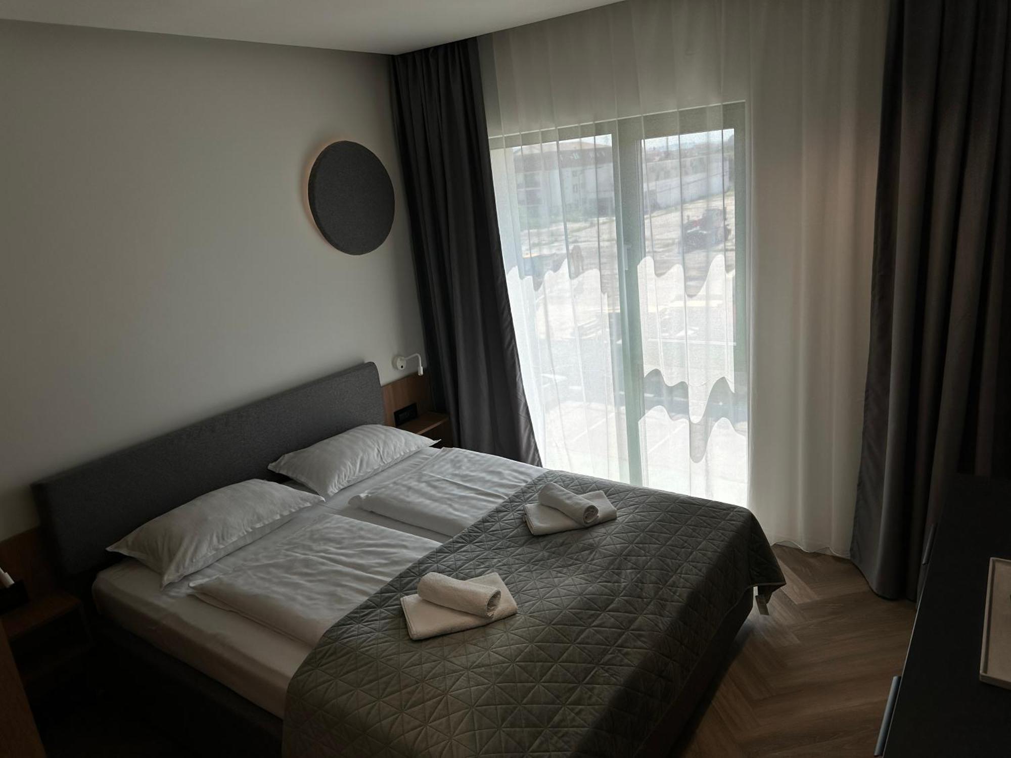 Luxury By The Lake Ap 25 Sibiu Exteriör bild